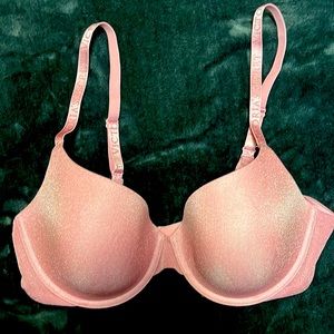 Victoria’s Secret t shirt lightly lined Demi bra!